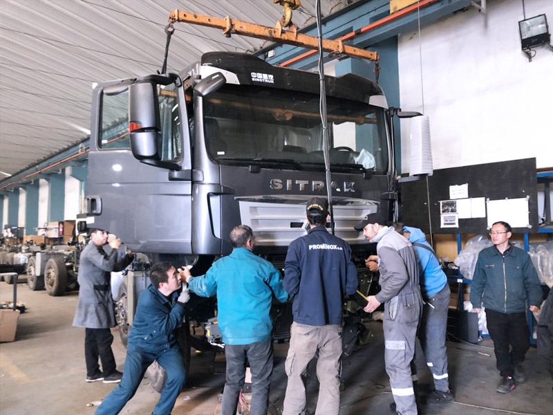 Le premier lot de bennes SITRAK de SINOTRUK au Maroc montent la cabine.