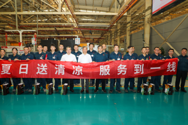 叶建军到济南、潍坊地区权属企业调研并慰问一线员工